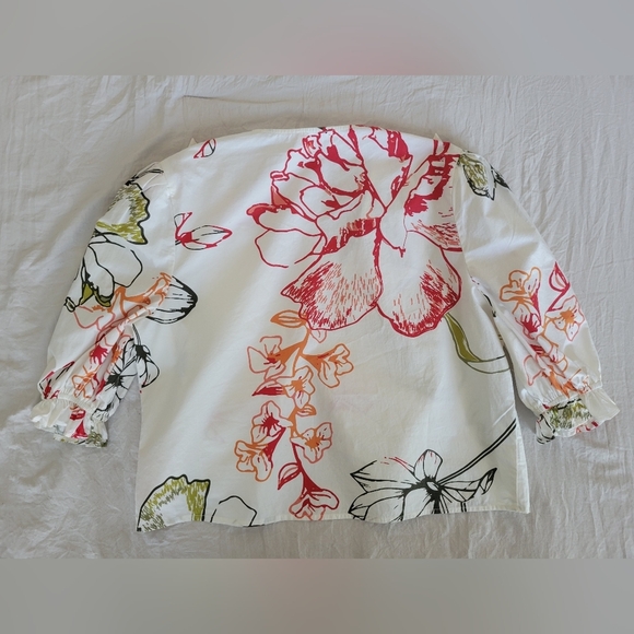 The Drop White Floral Print Knot-Front Cropped Top by @signedblake | L - Picture 4 of 7